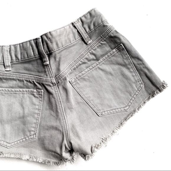 FREE PEOPLE Cloudy Distressed Denim Shorts Size 24 Frayed Cut Off Daisy Dukes - Picture 2 of 6